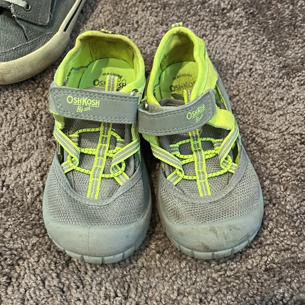 Boys size 9 & 9.5 sperry sneakers and Oshkosh sandals bundle
